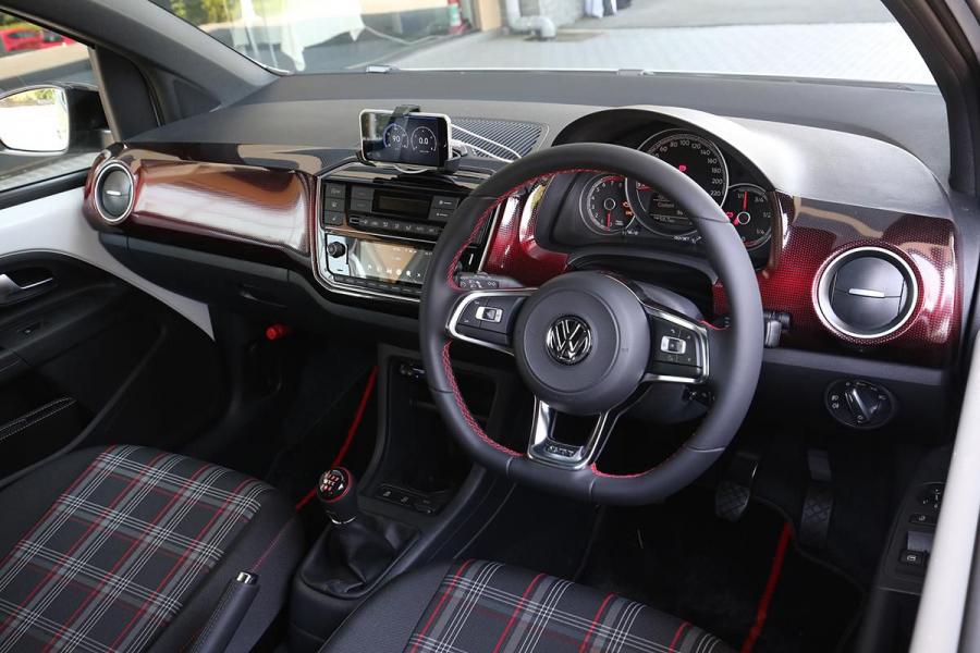 Торпедо Volkswagen up! GTI 2018 года  (JP) (фото 20 из 20)
